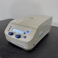 Certified Eppendorf Centrifuge 5425 image 1
